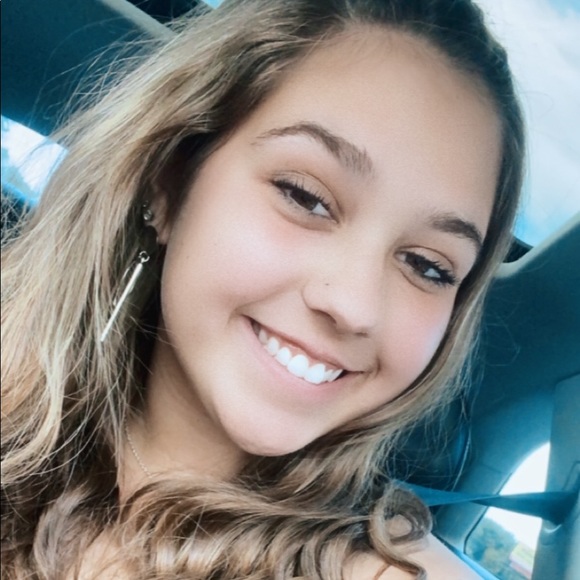 Meet your Posher, Kayce - Picture 3 of 6